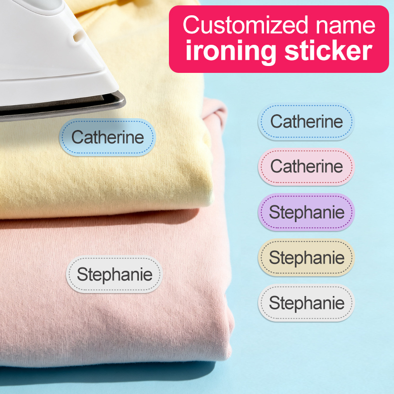 Sewing Labels - 衣類、学校制服用のパーソナライズされた縫製ラベル、カスタムネームアイロン接着式布タグ、綿素材、洗濯機で洗えます。
