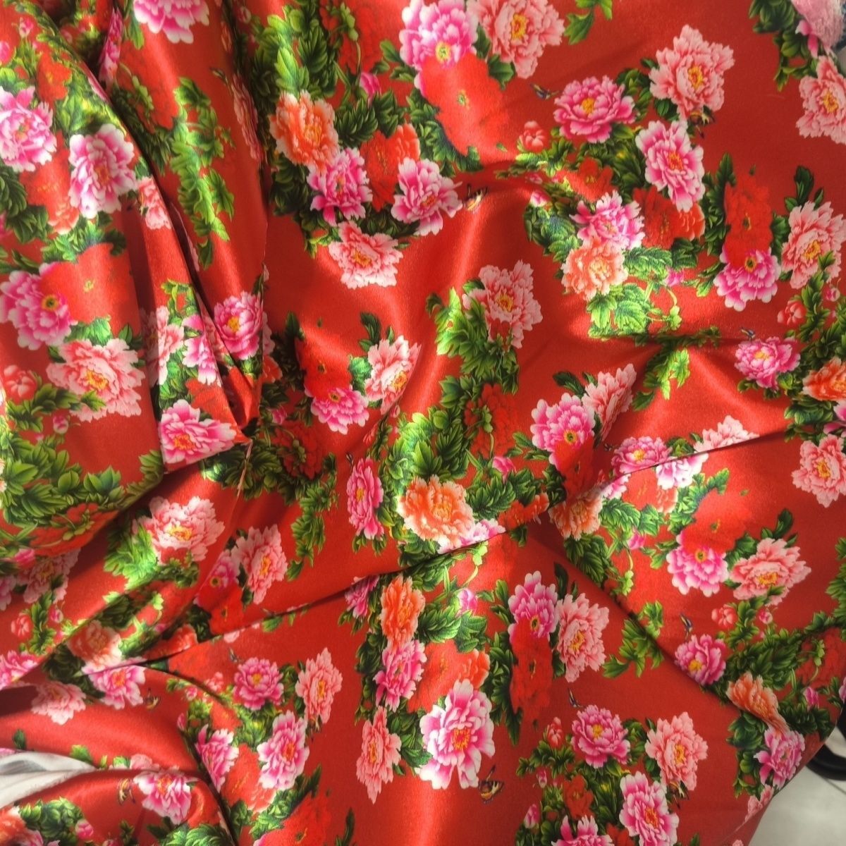 花柄プリントのアセテートサテン生地、シルクのように滑らか、メ - Sewing And Textile のレビューと価格